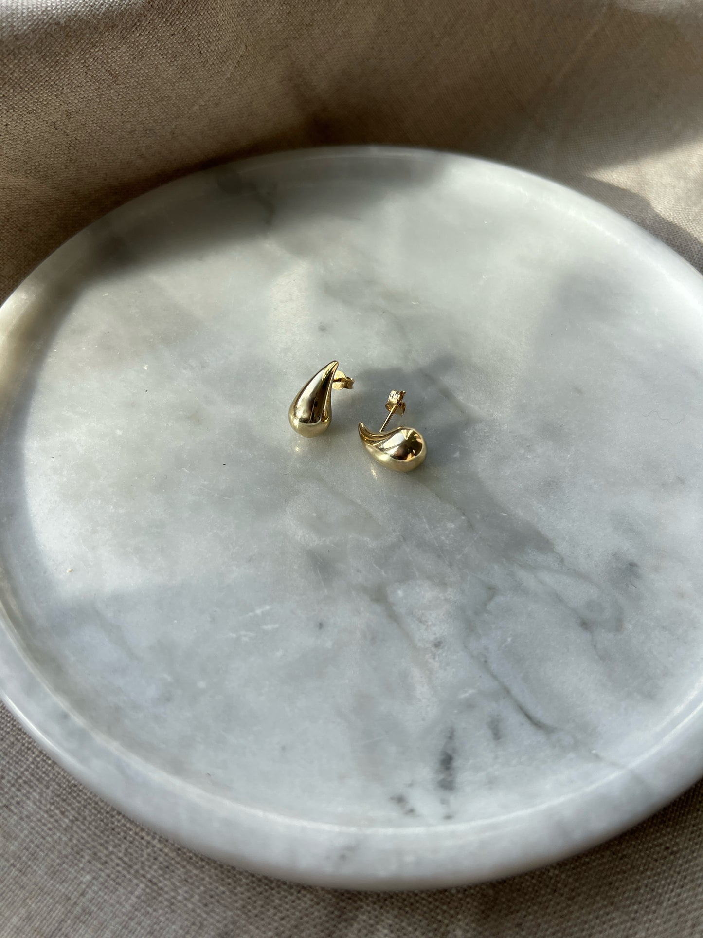 Elegante 14Karat Gold Ohrstecker Drip in Tropfenform