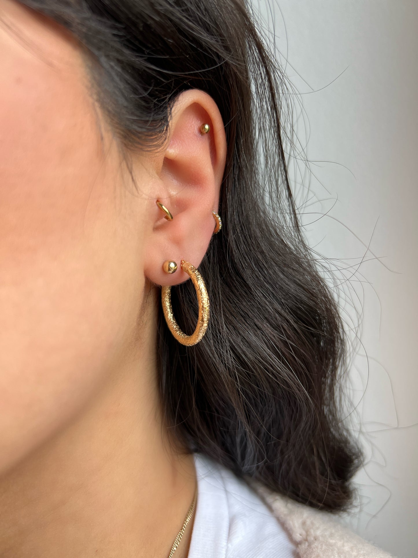 Luxuriöse 14Karat Gold Eismatt Creolen Mia – Zeitlose Eleganz