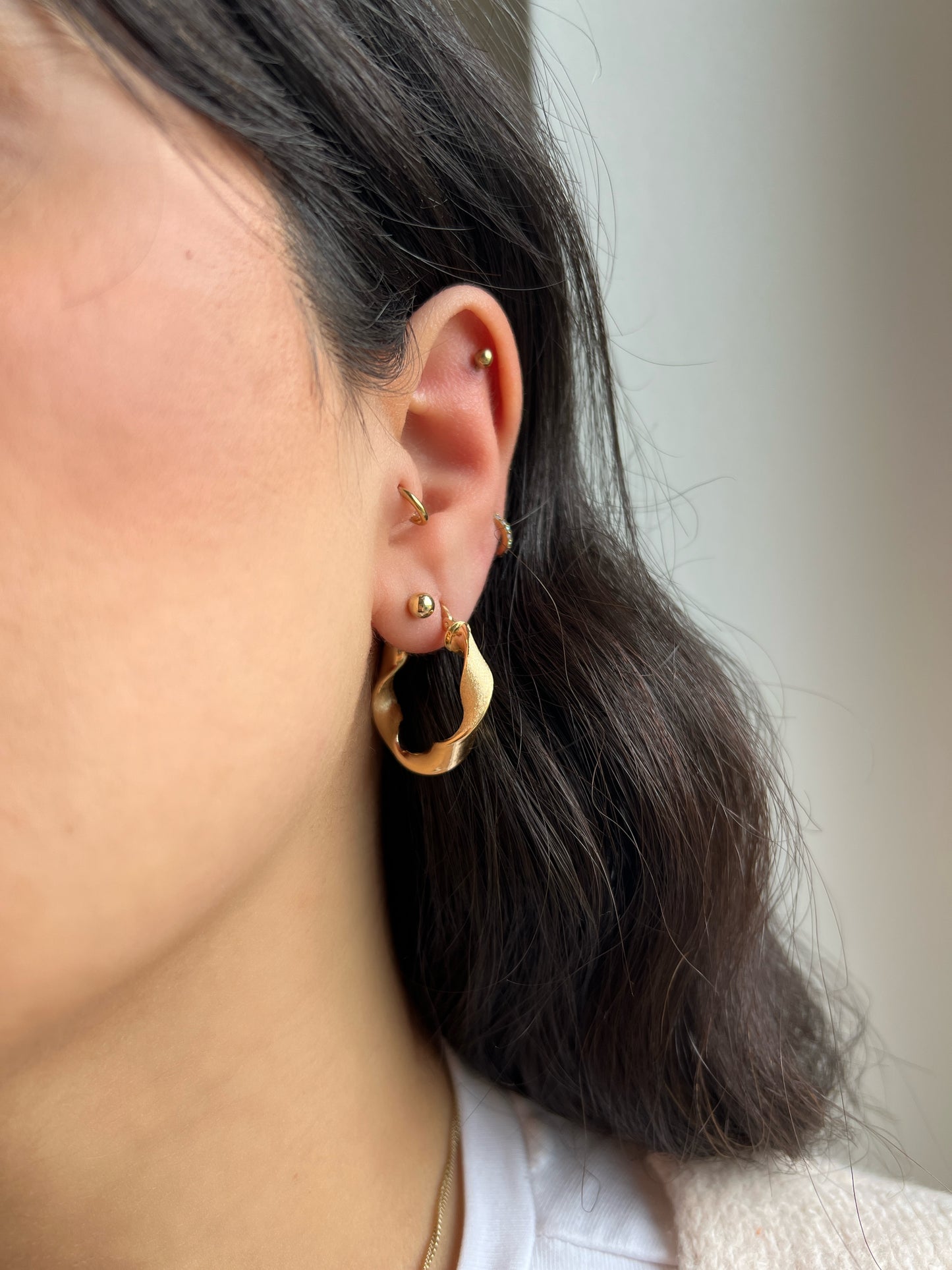 14K Gold Creolen Luna mit Mattem und Glänzendem Twist