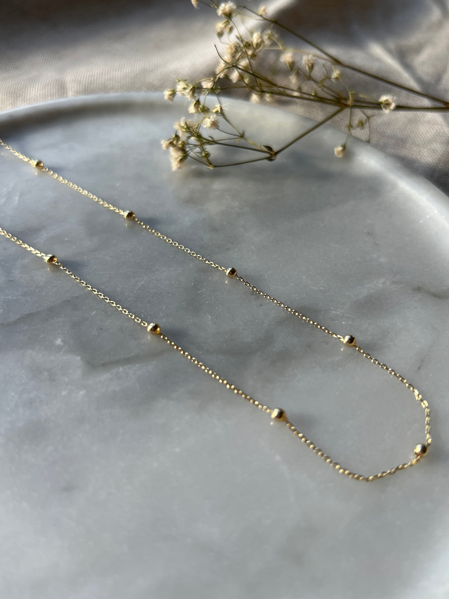 Feine 14 Karat Gold Claire Kugelkette